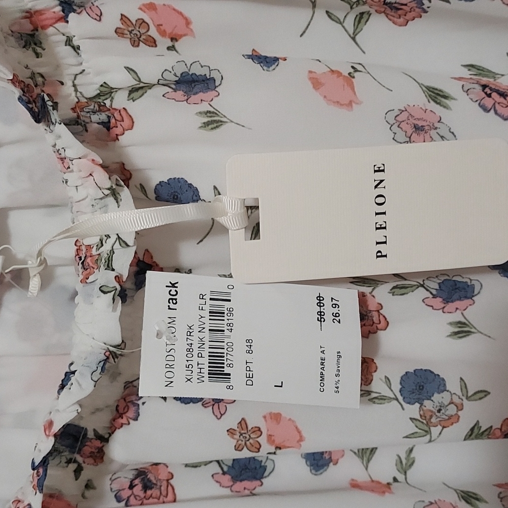 ⬇️Price Drop⬇️White Floral Blouse NWT - Picture 5 of 5